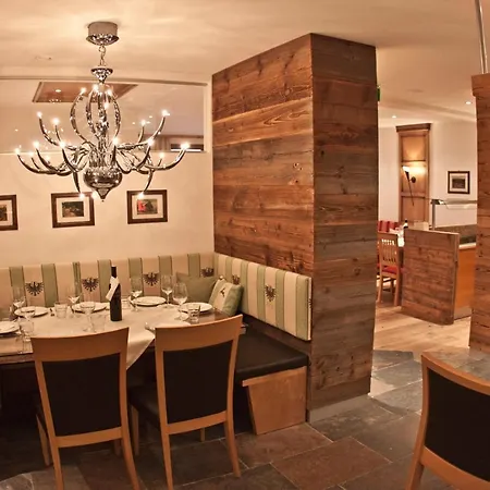 Aparthotel Alpinapart Bacher 4*