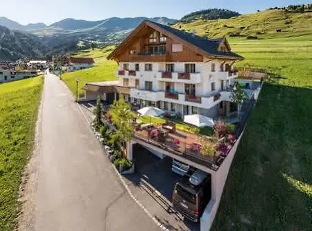 Aparthotel Alpinapart Bacher 4*